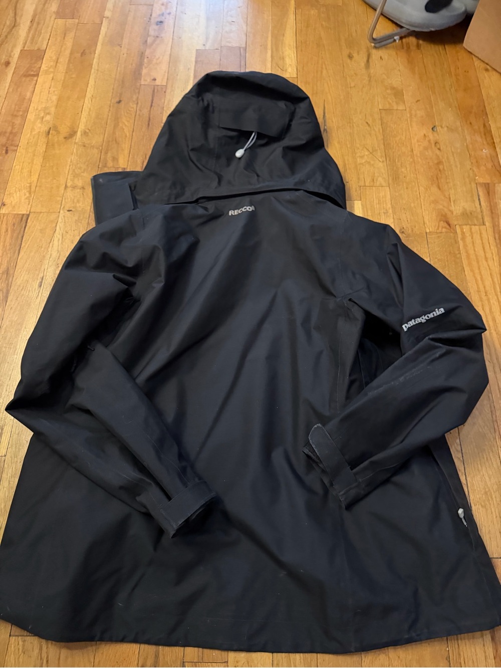 Patagonia Women’s Black Waterproof Hooded ski belt, Jacket Recco - size medium - Picture 4 of 6